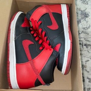 Black and red dunks